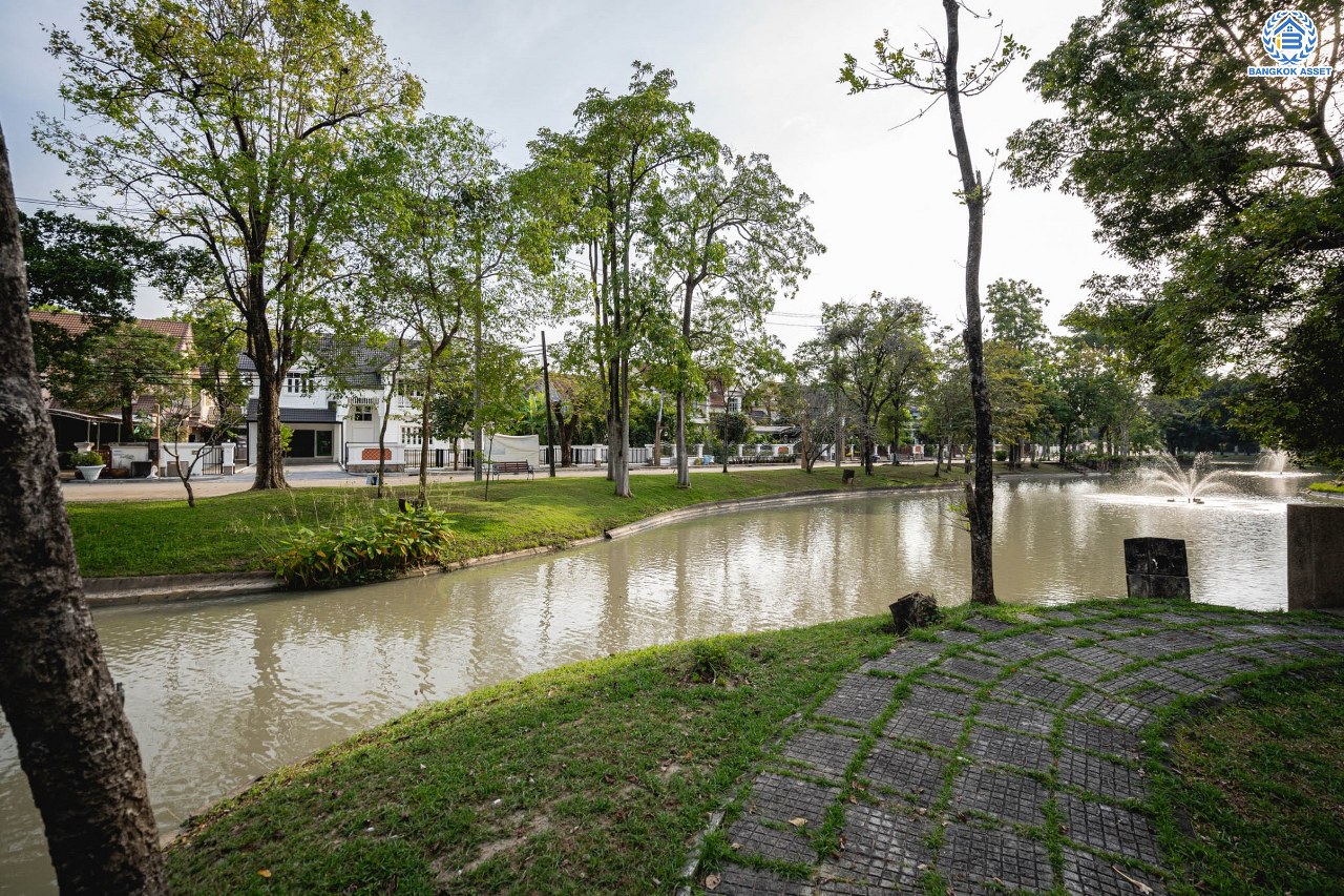 บ้านมือสองตกแต่งใหม่ โครงการ ลัดดารมย์ เพชรเกษม69 ตกแต่งหรูหราดีไซน์สุด Classic วิวสวนสาธารณะ ใกล้ส่วนกลาง บนเนื้อที่ 173.5 ตร.ว. ฟังก์ชันจัดเต็ม 4 ห้องนอน 4 ห้องน้ำ 1 ห้องอเนกประสงค์ 1 ห้องแม่บ้าน จอดรถได้ถึง 2 คัน บนทำเลศักยภาพ เชื่อมต่อหลายเส้นทาง ใกล้เดอะมอลล์บางแค จุดขึ้นทางด่วน "กาญจนาภิเษก" และรถไฟฟ้าสายสีน้ำเงิน "สถานีหลักสอง"